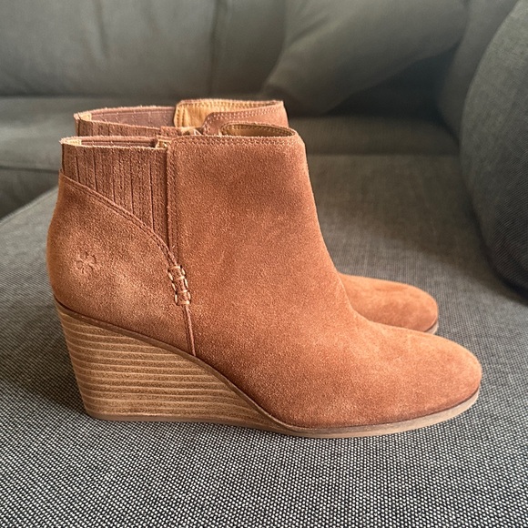 Lucky brand Women's Tan Suede Ankle Boots size 8 - Picture 2 of 5